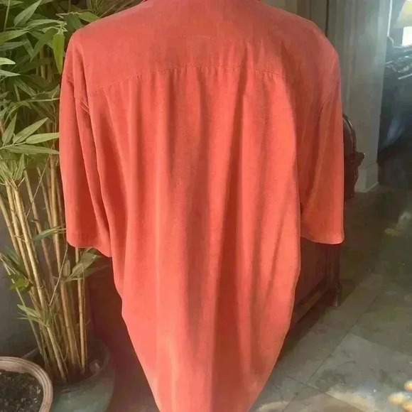 Quicksilver men’s Large shirt worn once freshly dry cleaned. Short sleeves - Picture 3 of 9